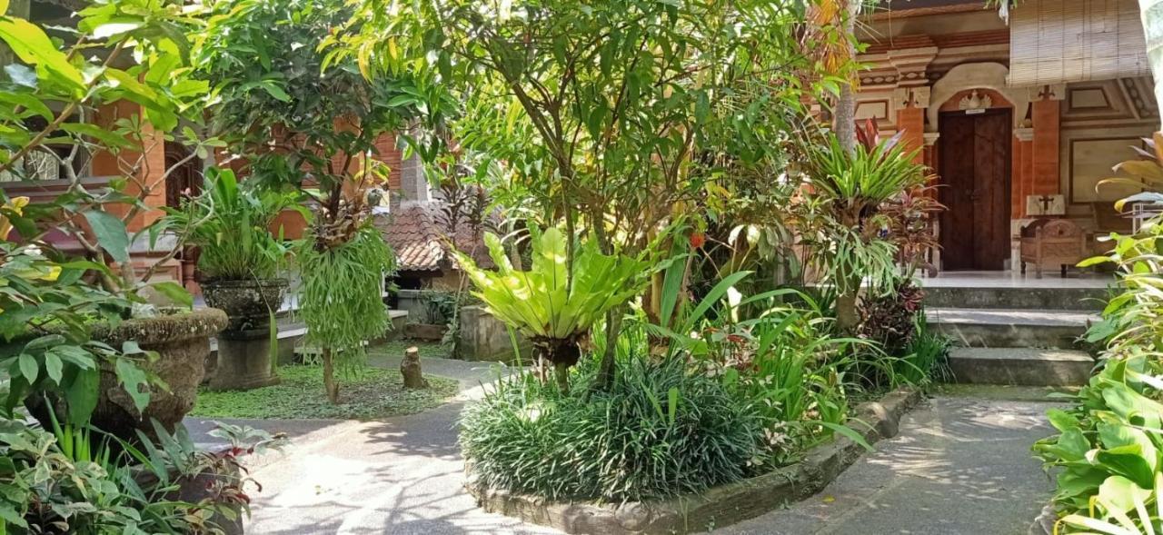 Family Guest House Убуд Екстер'єр фото
